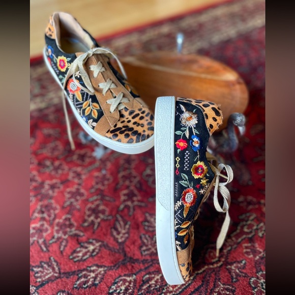 🎉H-P🎉 JOHNNY WAS Olivia Leopard Floral Women’s Embroidered Sneakers Comfy Sz 7 - Picture 5 of 16